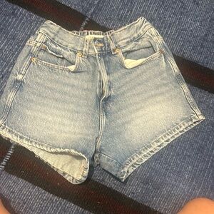 Size 13-14 Zara kids Jean shorts. Good quality and only worn once or twice.